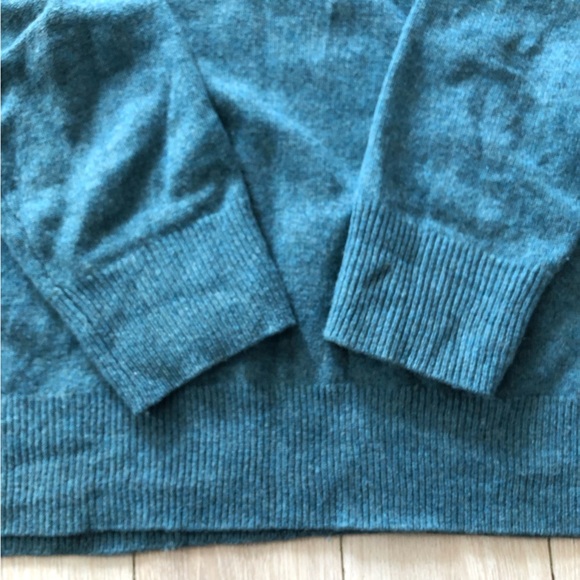 J. Crew 100% Lambswool Classic Crew Neck Sweater in Blue Green Men’s Size L - Picture 6 of 10